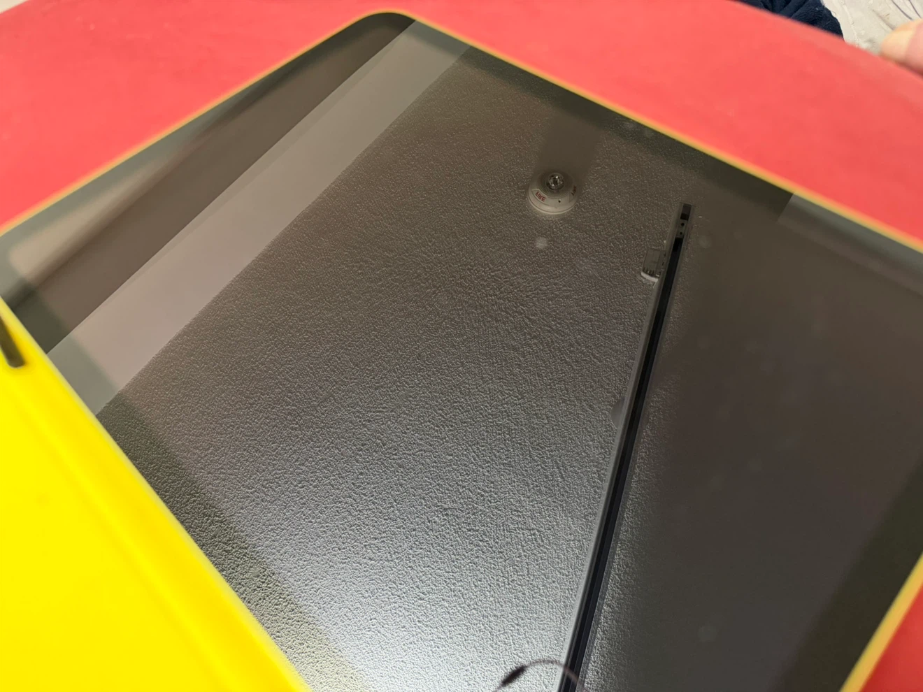 Apple iPad a16 with Yellow Case 256gb - photo 3