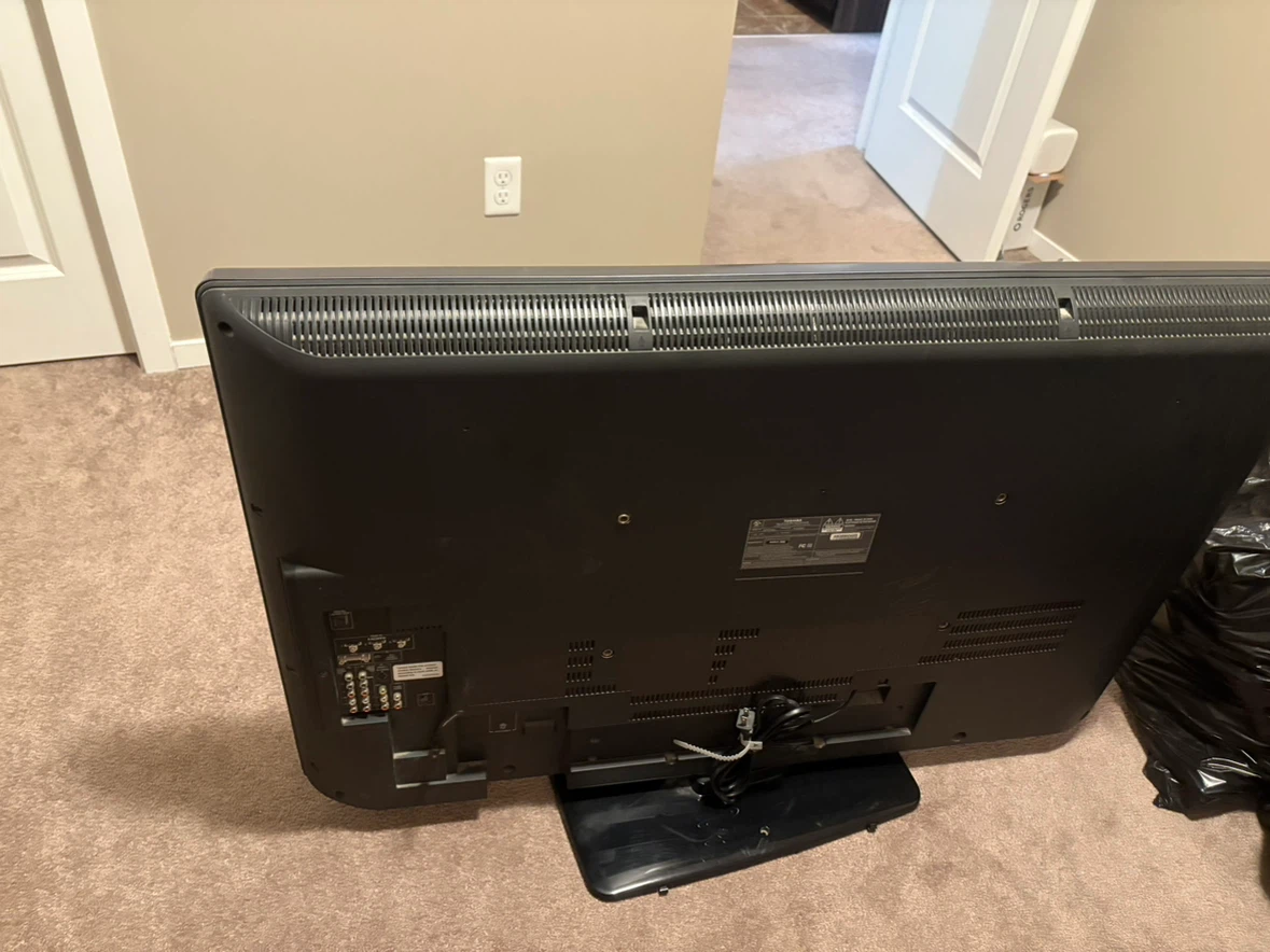 Toshiba Flat Screen TV - photo 2