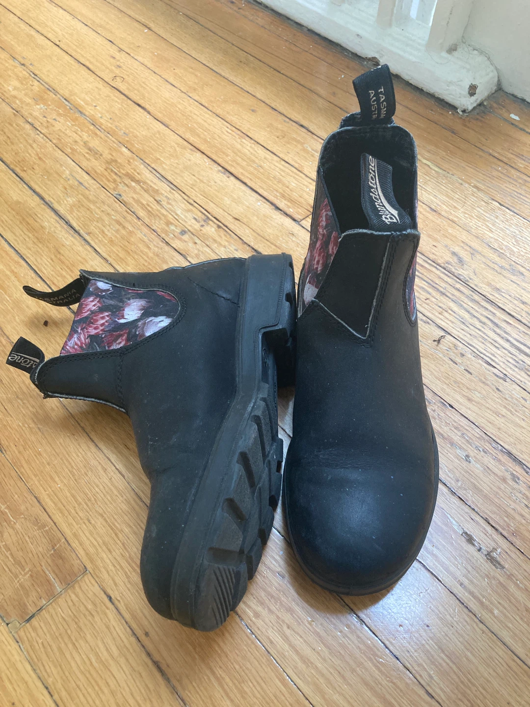 Blundstone Boots with Floral Detail Size 7.5