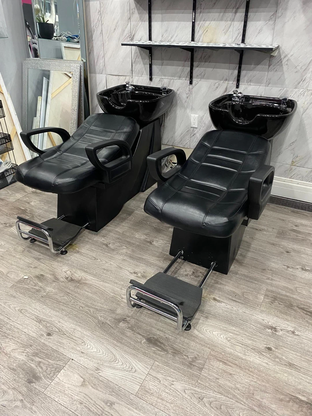Black Shampoo Chair and Sink 🚨Business Closing🚨 - photo 2