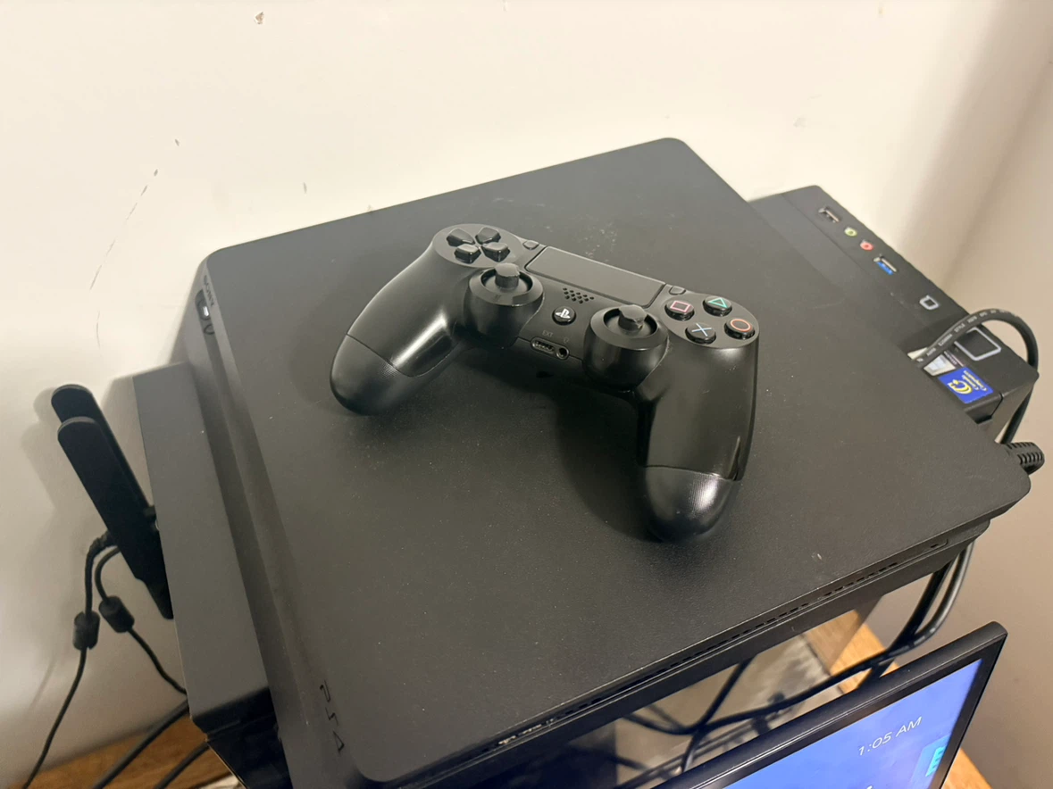 Ps4 slim 500gb with 2 controllers and games
