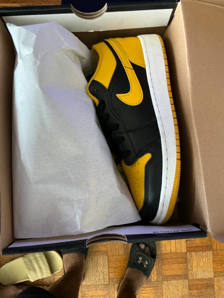 Air Jordan 1 Low (GS) Black Yellow Sneakers - photo 2