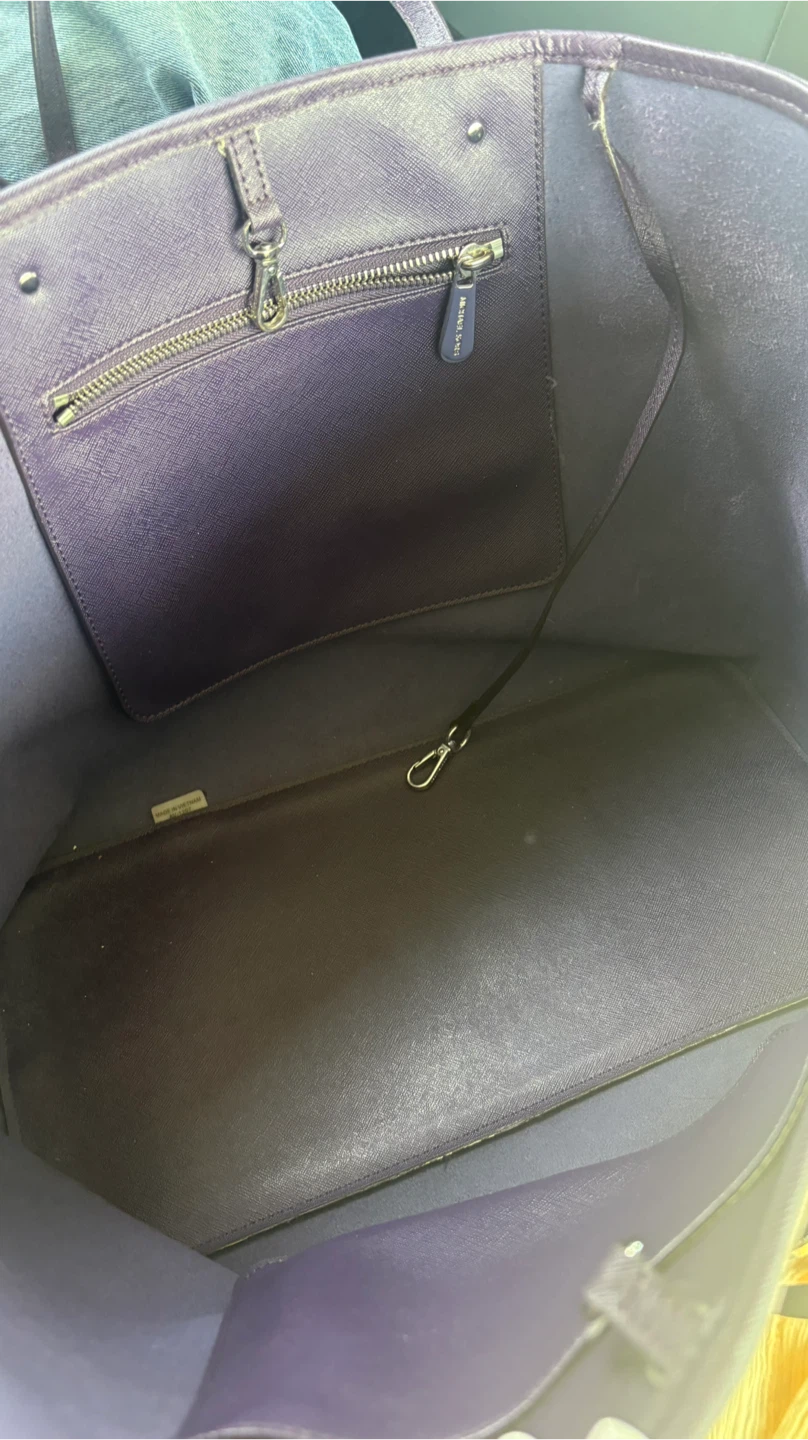 Large MICHAEL KORS Jet Set Travel purple tote - photo 3
