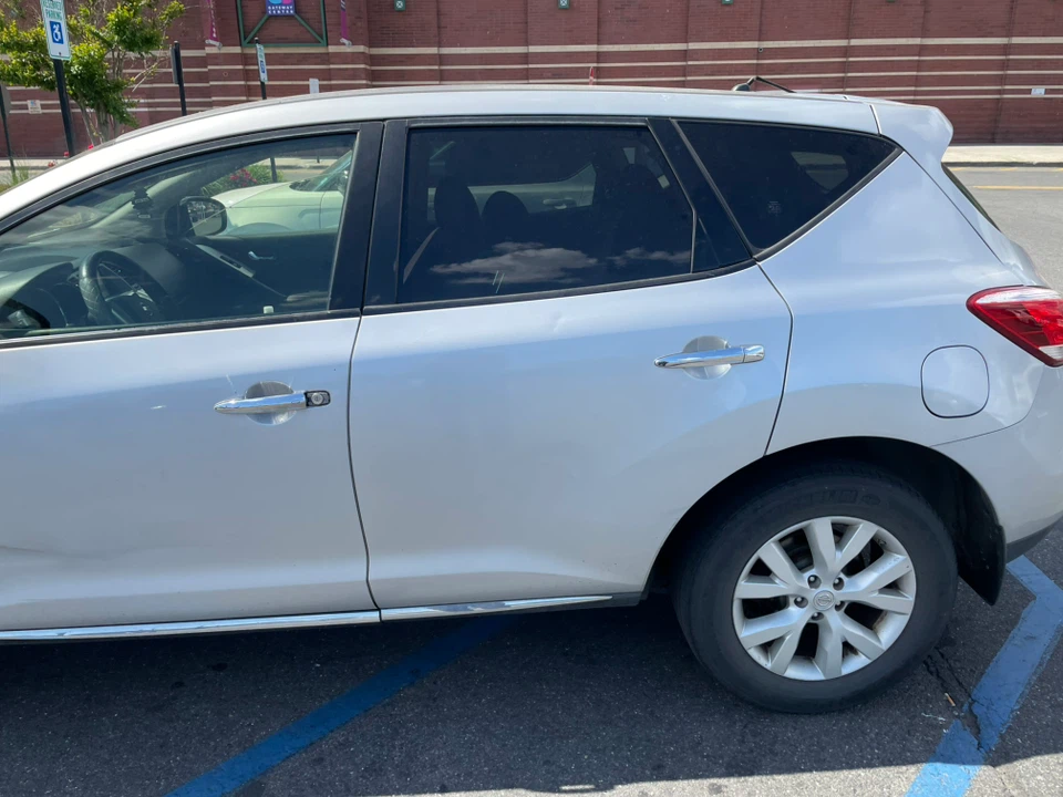 Silver Nissan SUV - photo 2