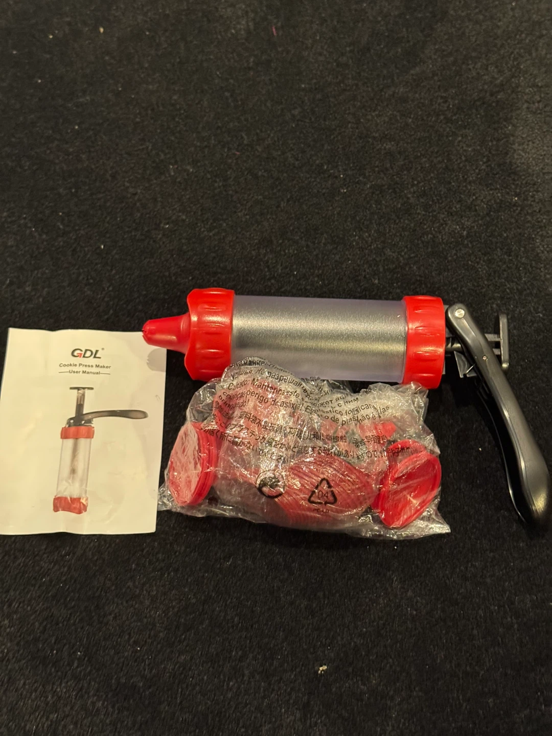 Cookie press set includes 12 discs, 10 tips - photo 2