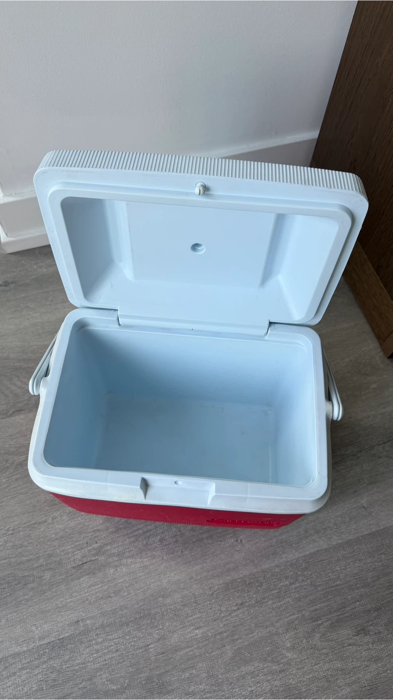 Rubbermaid Cooler, Red - photo 3