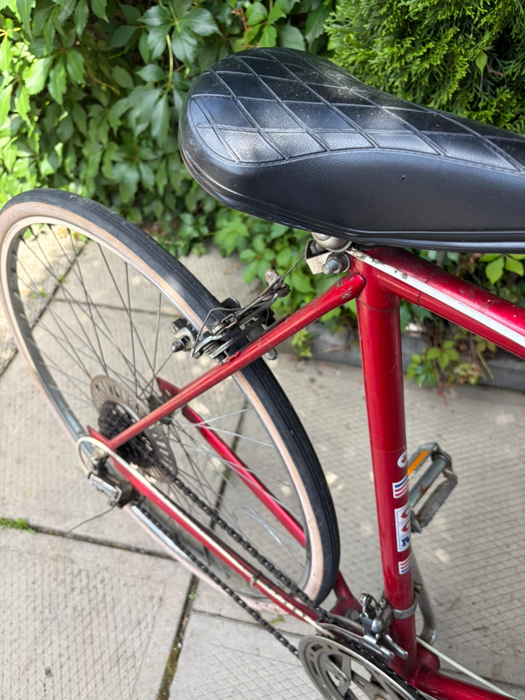 Red CCM Turismo Bicycle - photo 3