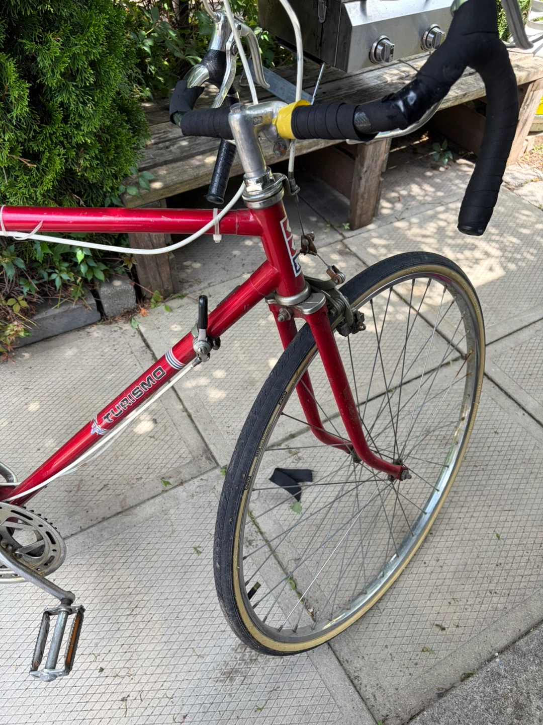 Red CCM Turismo Bicycle - photo 2