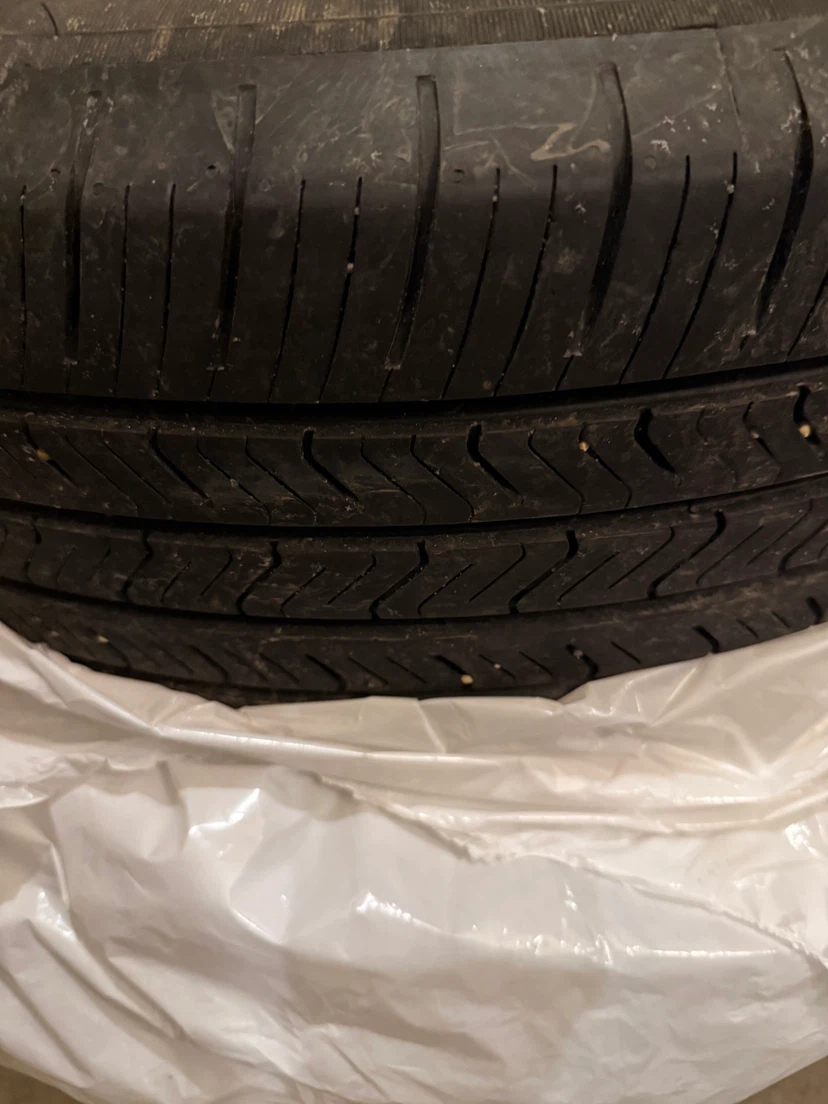 Selling three Tires 235/65R16 106V - Toyo tires - photo 2