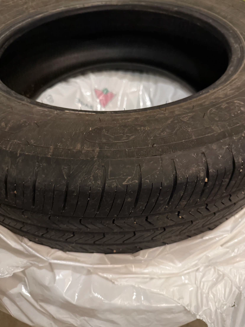 Selling three Tires 235/65R16 106V - Toyo tires - photo 3