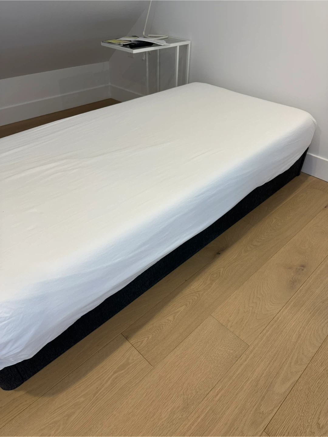 Must sell Casper Twin XL + frame - photo 2