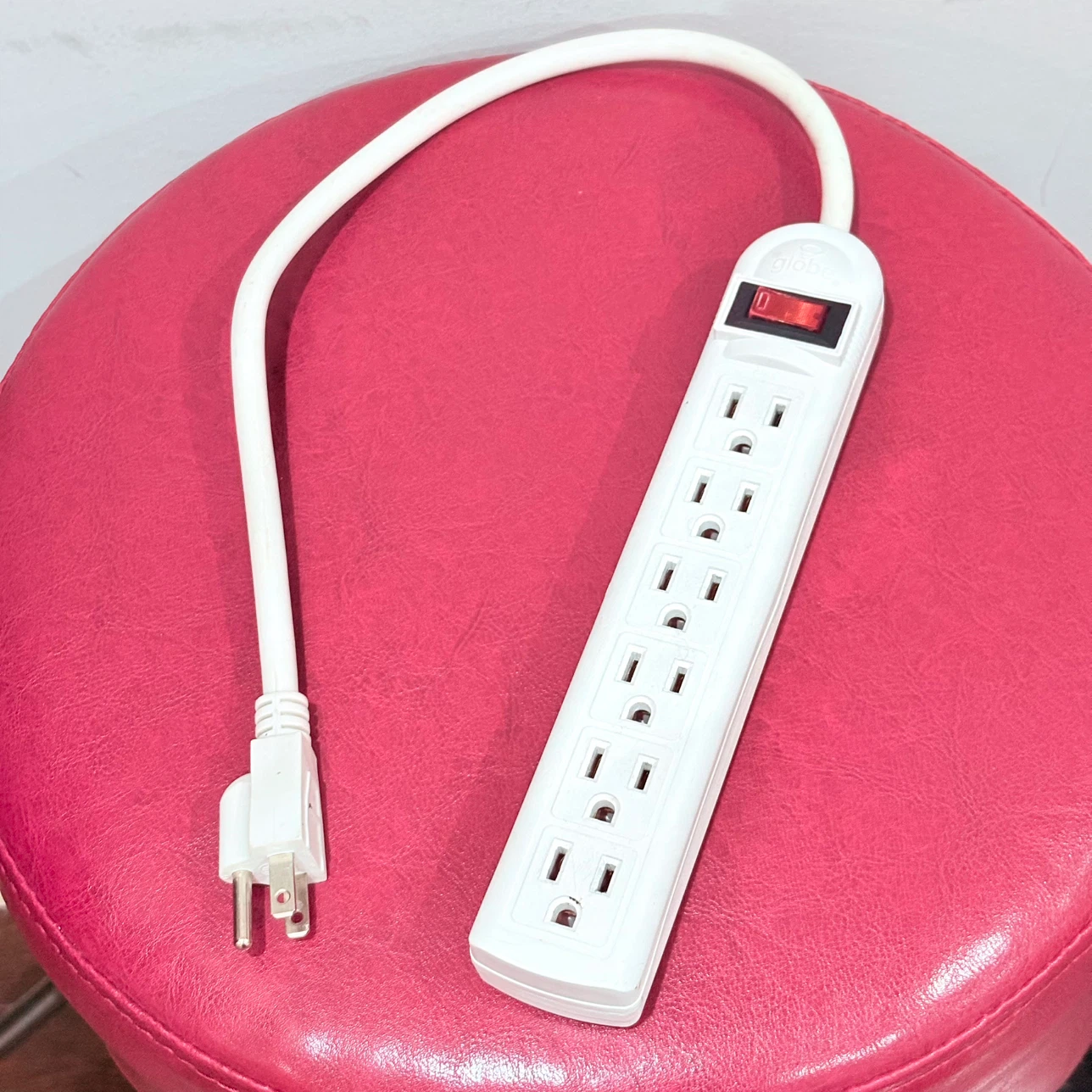 Globe Electric 6-Outlet Surge Protector Power Strip