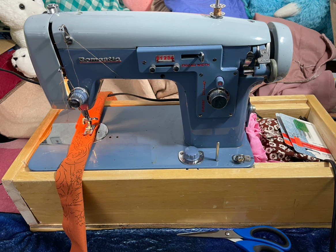 Domestic Zig Zag Stitcher Sewing Machine