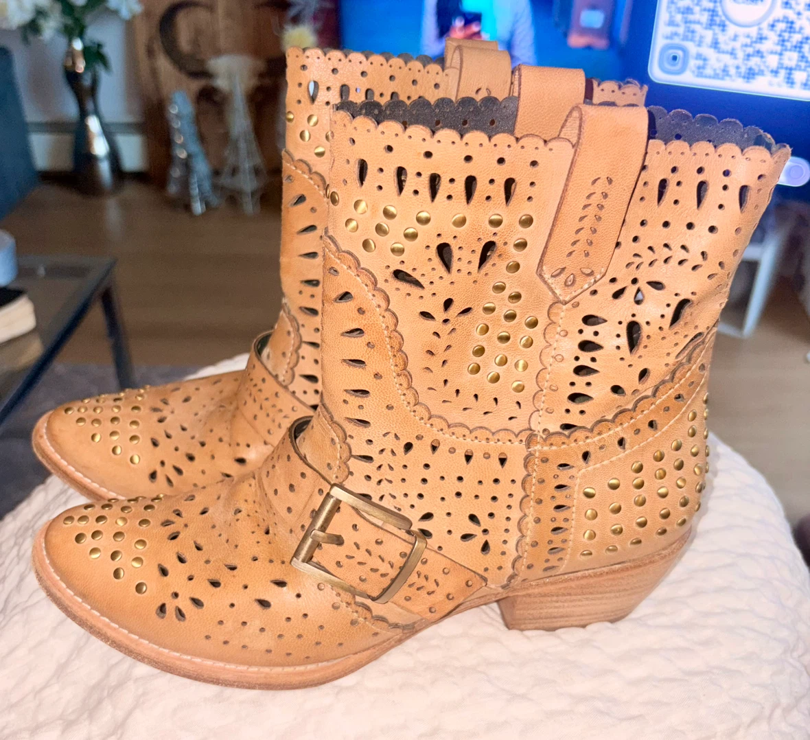Perfect for STAMPEDE! All roper western style package for $80 - photo 2