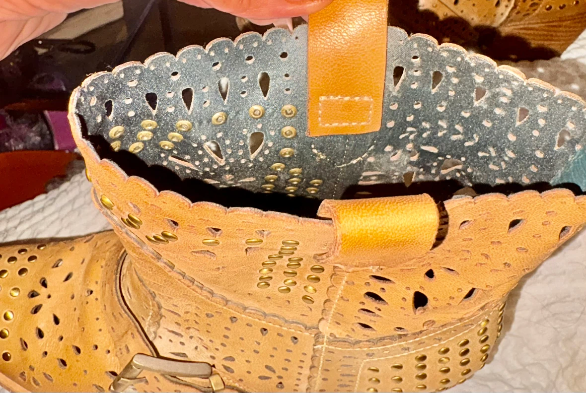 Perfect for STAMPEDE! All roper western style package for $80 - photo 4