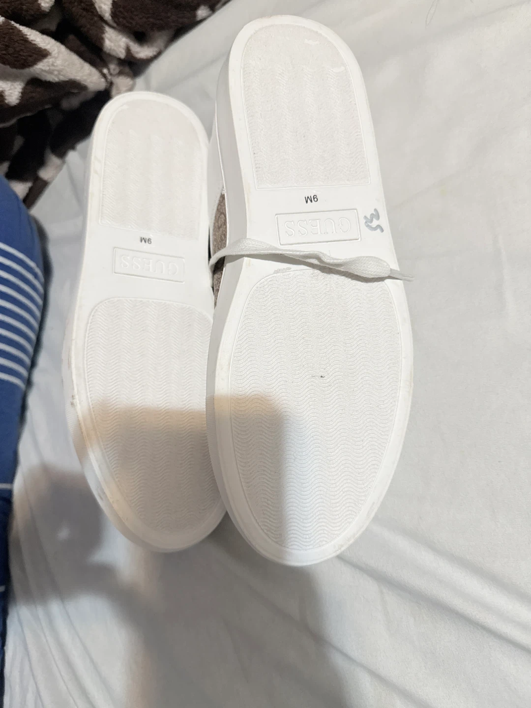 Guess men / Women's Sneakers Size 9 - photo 3