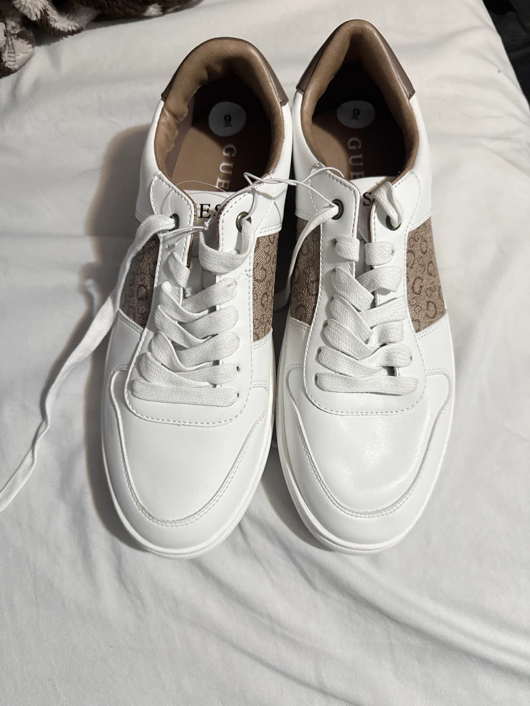 Guess men / Women's Sneakers Size 9