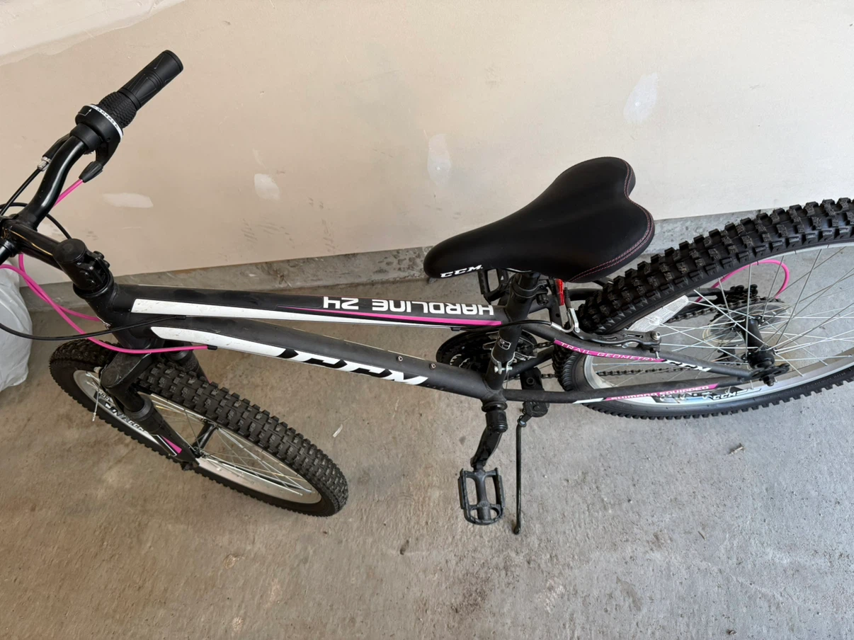 CCM Hardline Youth Mountain Bike, 21-Speed, 24-in - photo 2
