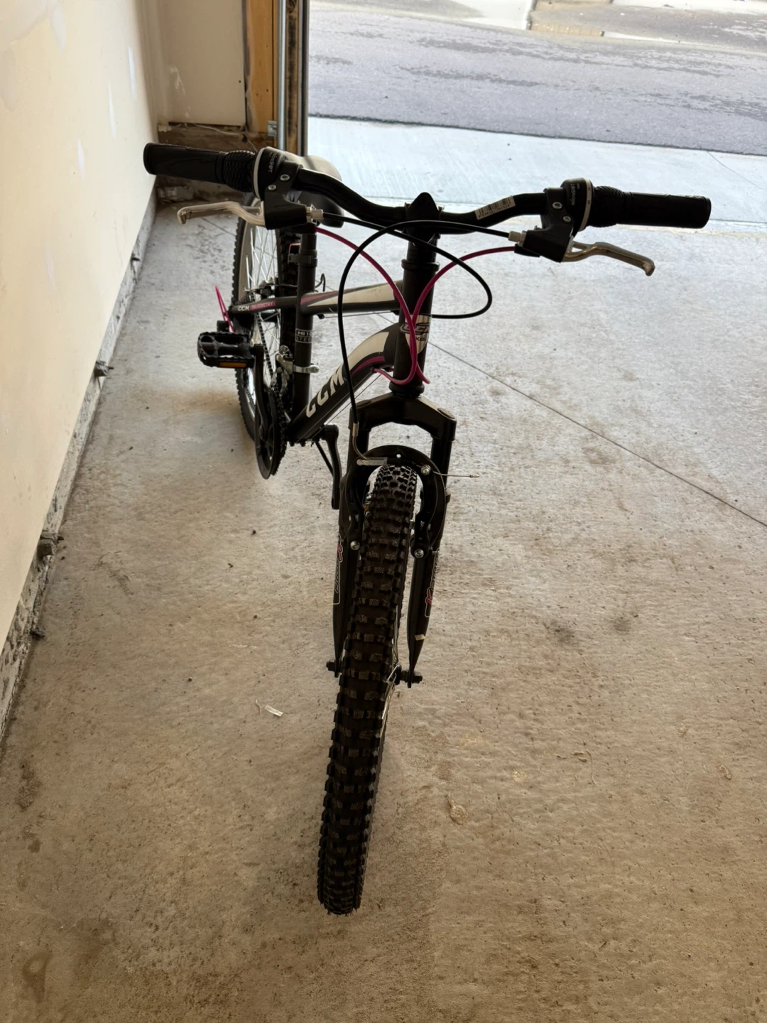 CCM Hardline Youth Mountain Bike, 21-Speed, 24-in - photo 3