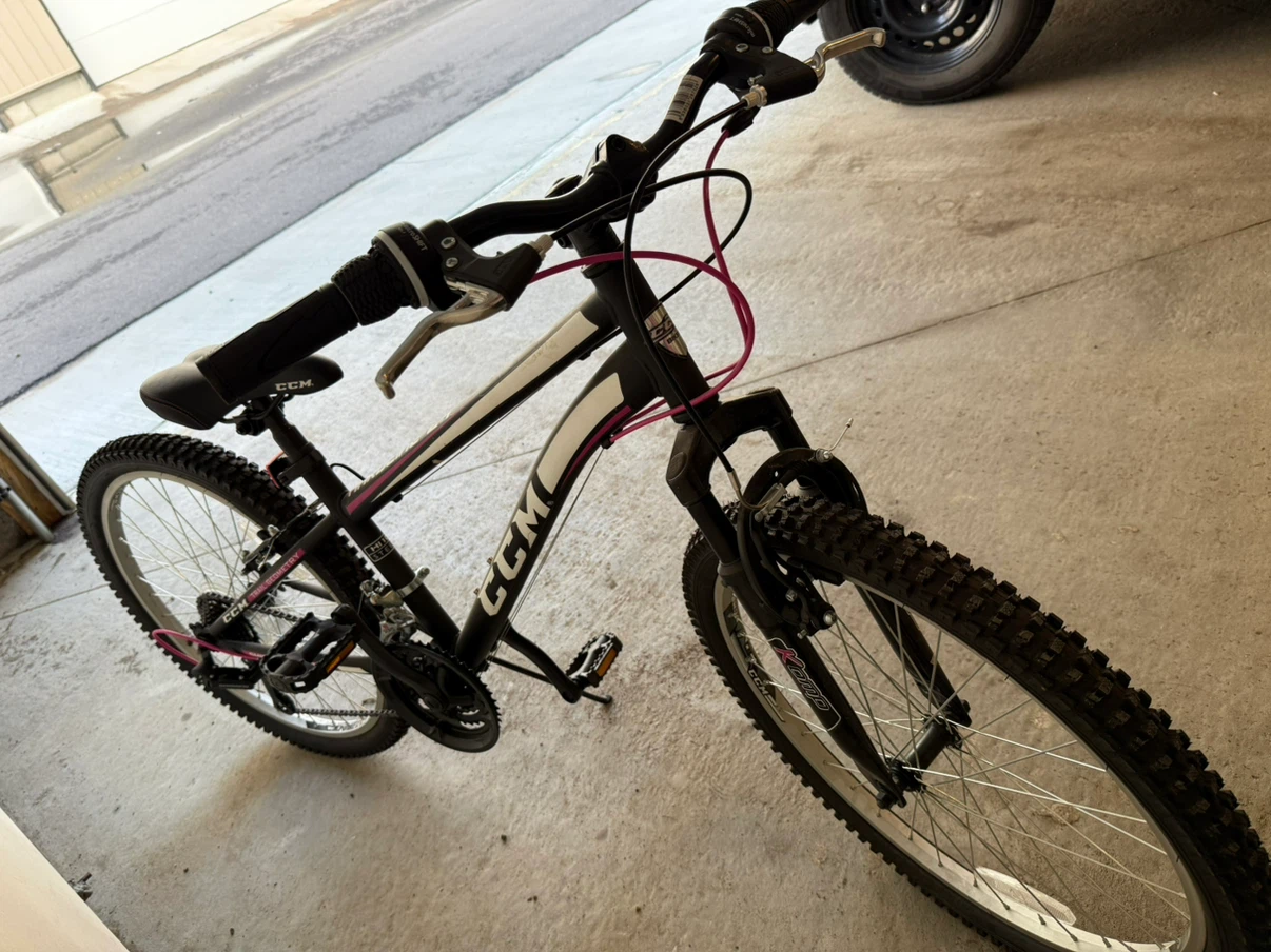 CCM Hardline Youth Mountain Bike, 21-Speed, 24-in - photo 4