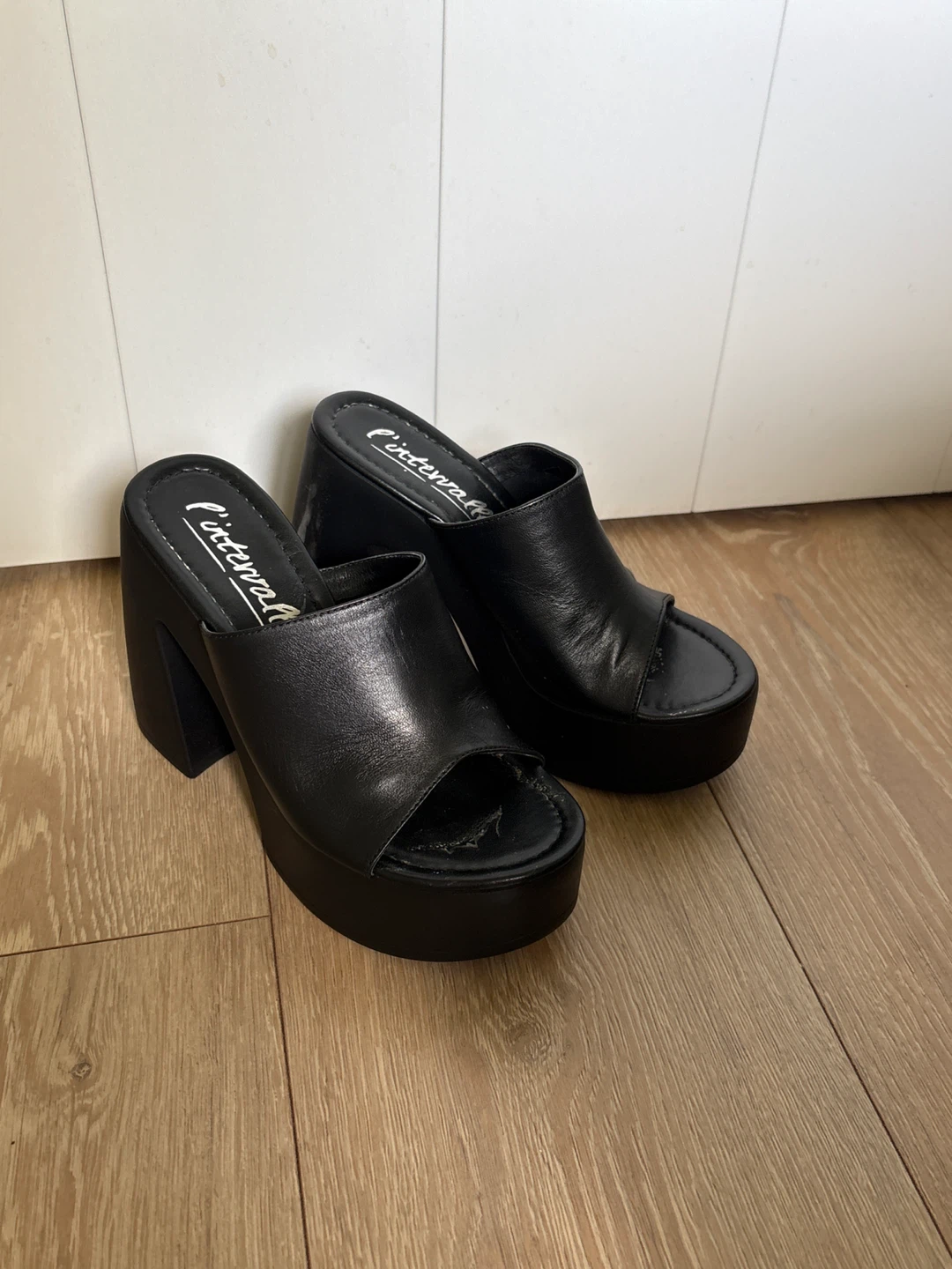 L'internationale Black Platform Mules