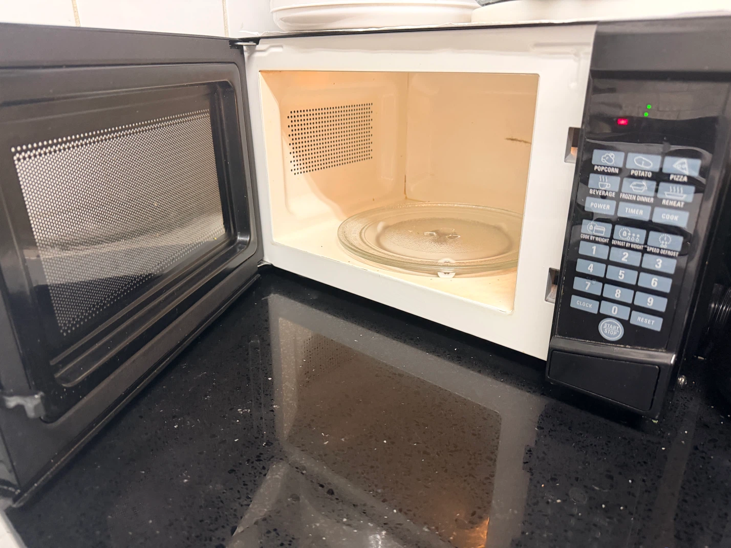 ⚡RCA Microwave – Great Condition! MOVE OUT SALE!!! - photo 2