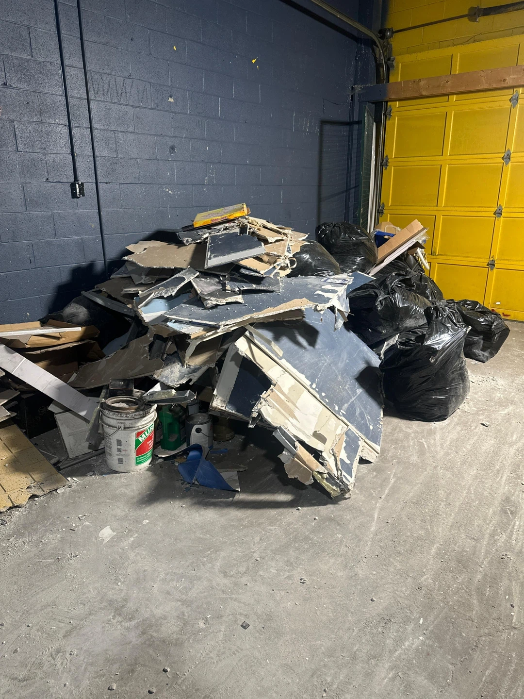 Junk removal - photo 2