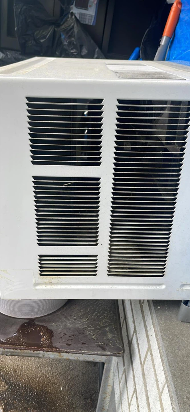 MOVE OUT SALE!!!- ❄️ LG Window Air Conditioner