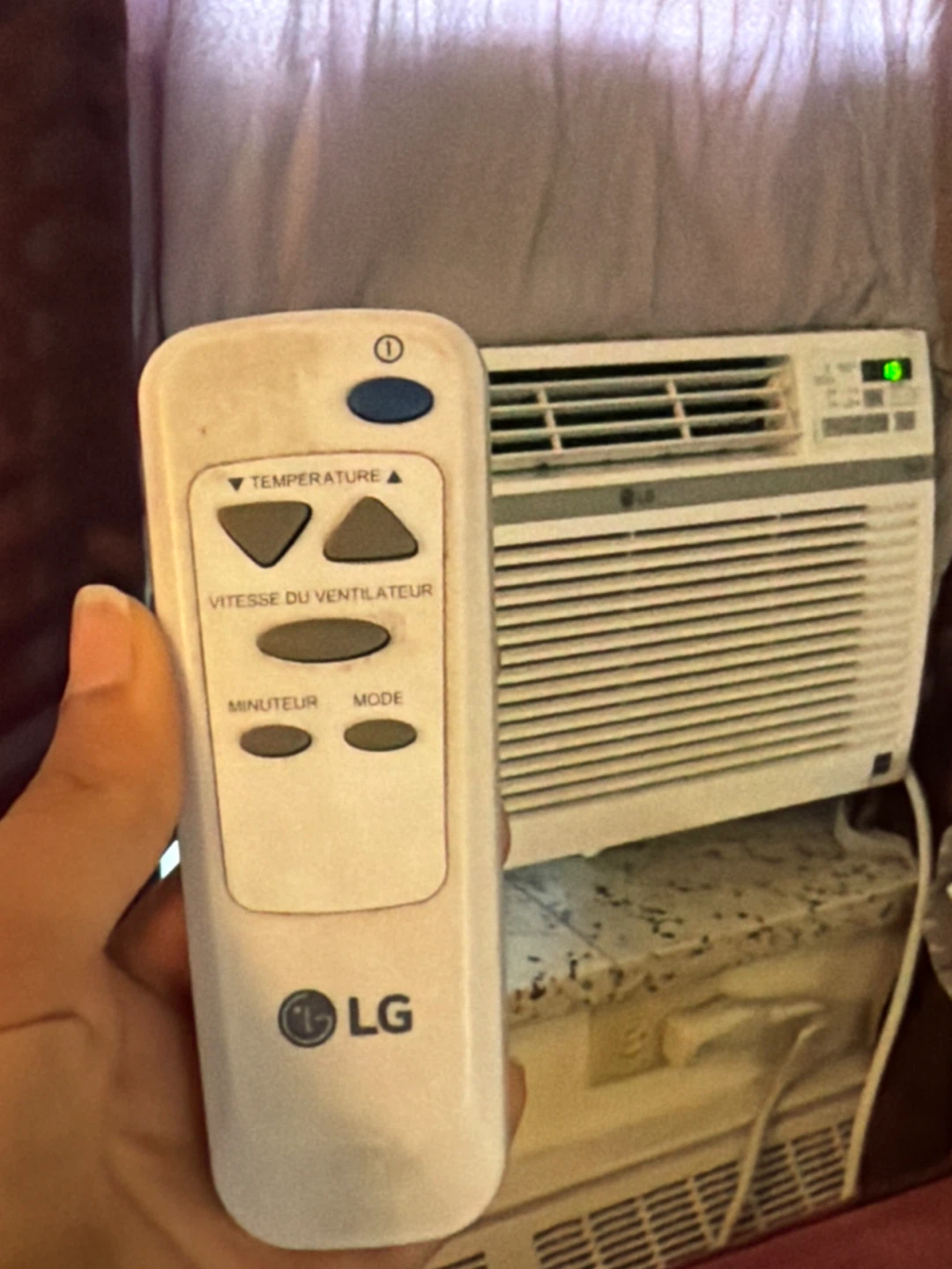 MOVE OUT SALE!!!- ❄️ LG Window Air Conditioner - photo 3