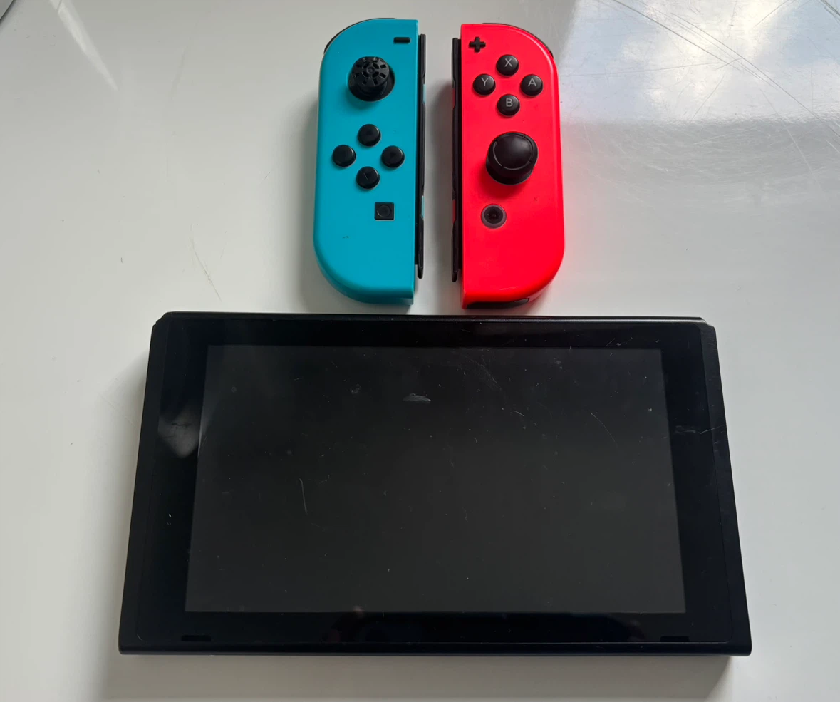 WORKING Nintendo Switch Gaming Console - photo 2