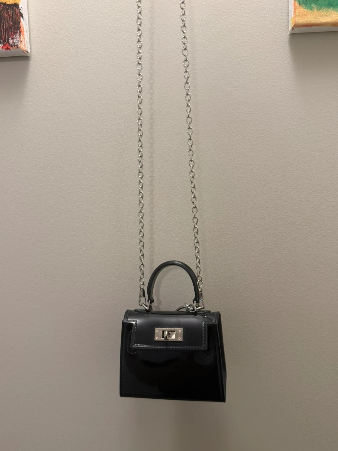 Black patent mini handbag with silver chain - photo 3