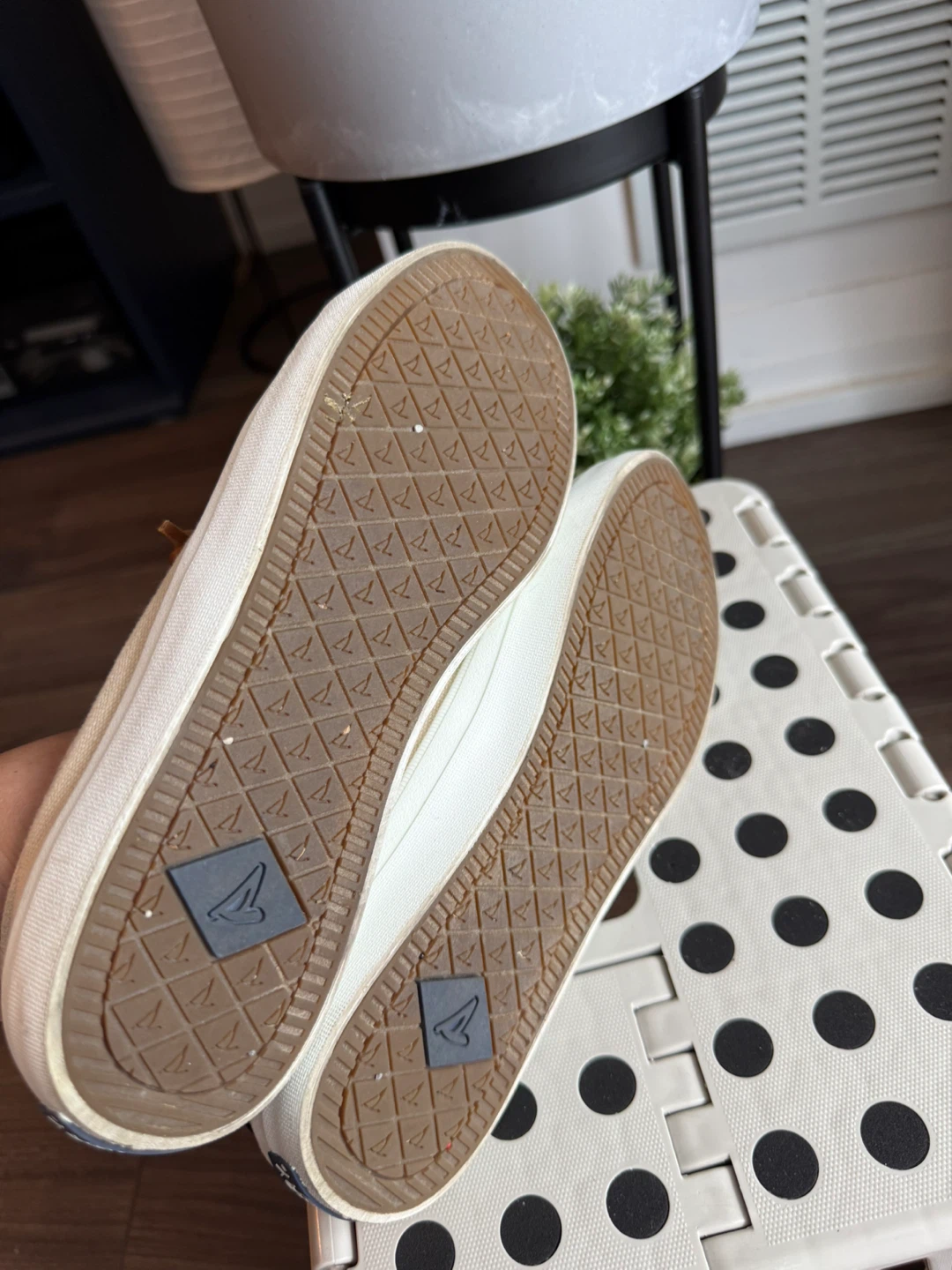 MOVE OUT SALE! Sperry Women’s Canvas Sneakers - photo 5