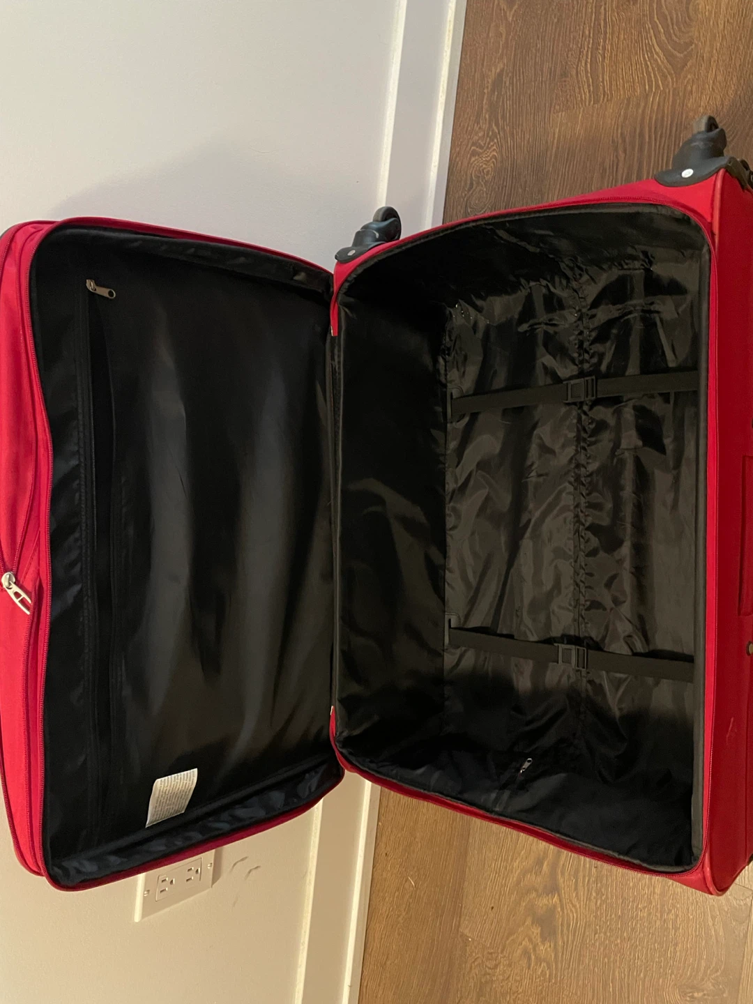 Red Hardside Spinner Luggage - photo 5