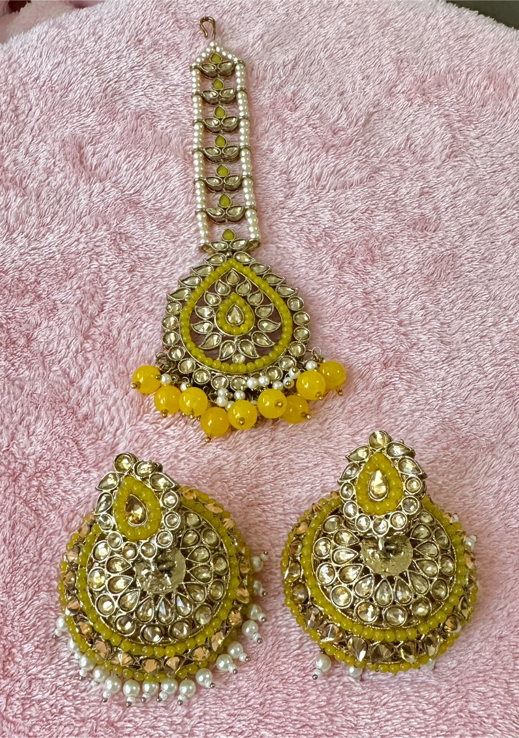 Yellow Pearl Maang Tikka and Earrings Set - photo 2