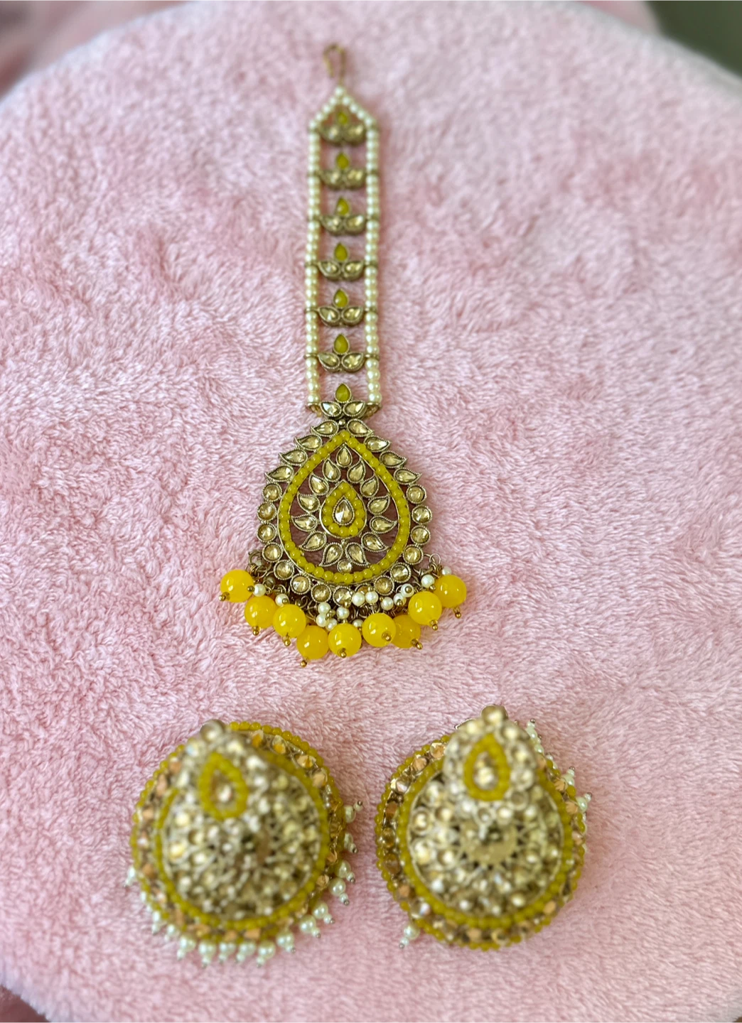 Yellow Pearl Maang Tikka and Earrings Set - photo 3