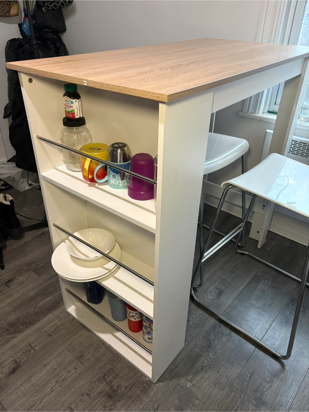 Table de cuisine avec rangement