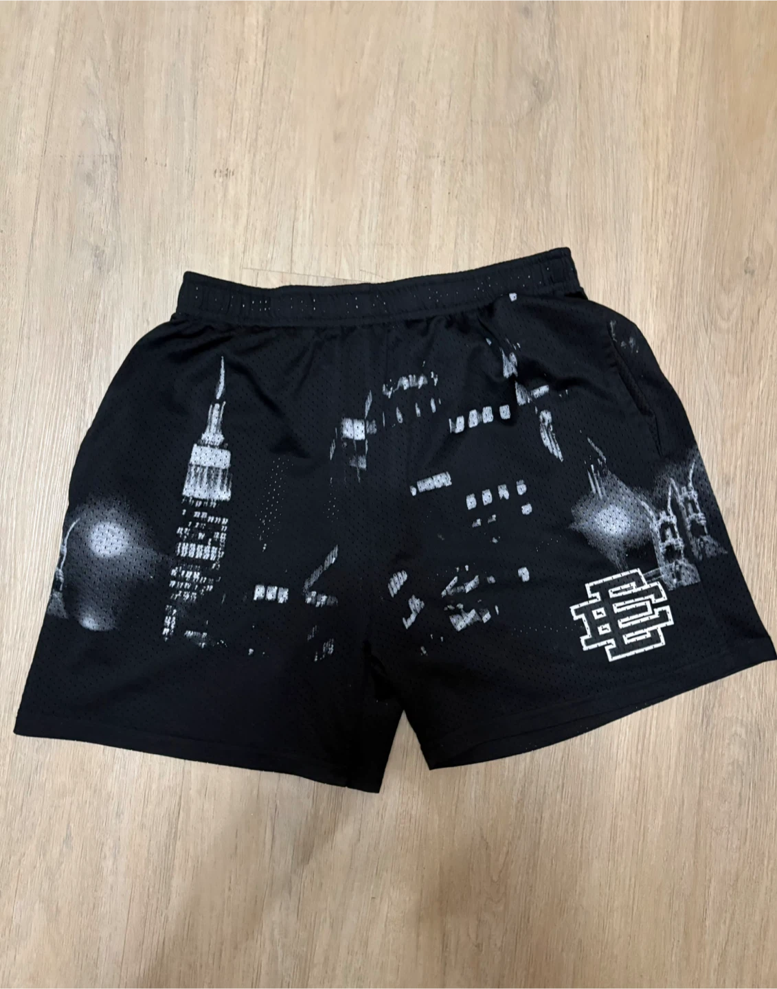 EE SHORTS