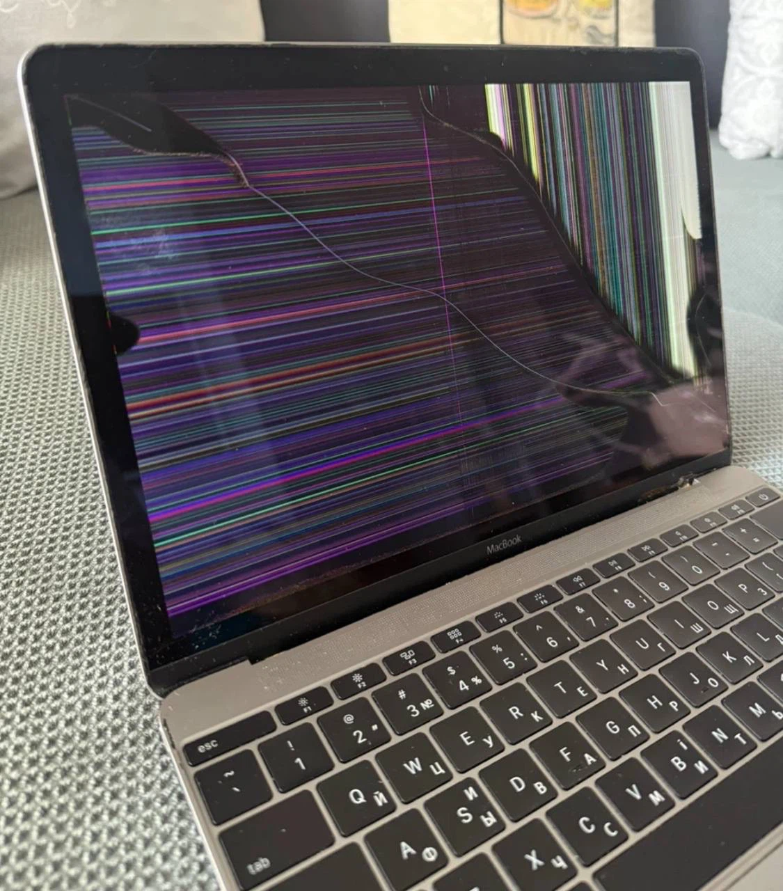 MacBook 12” 256GB – Cracked Screen - photo 4
