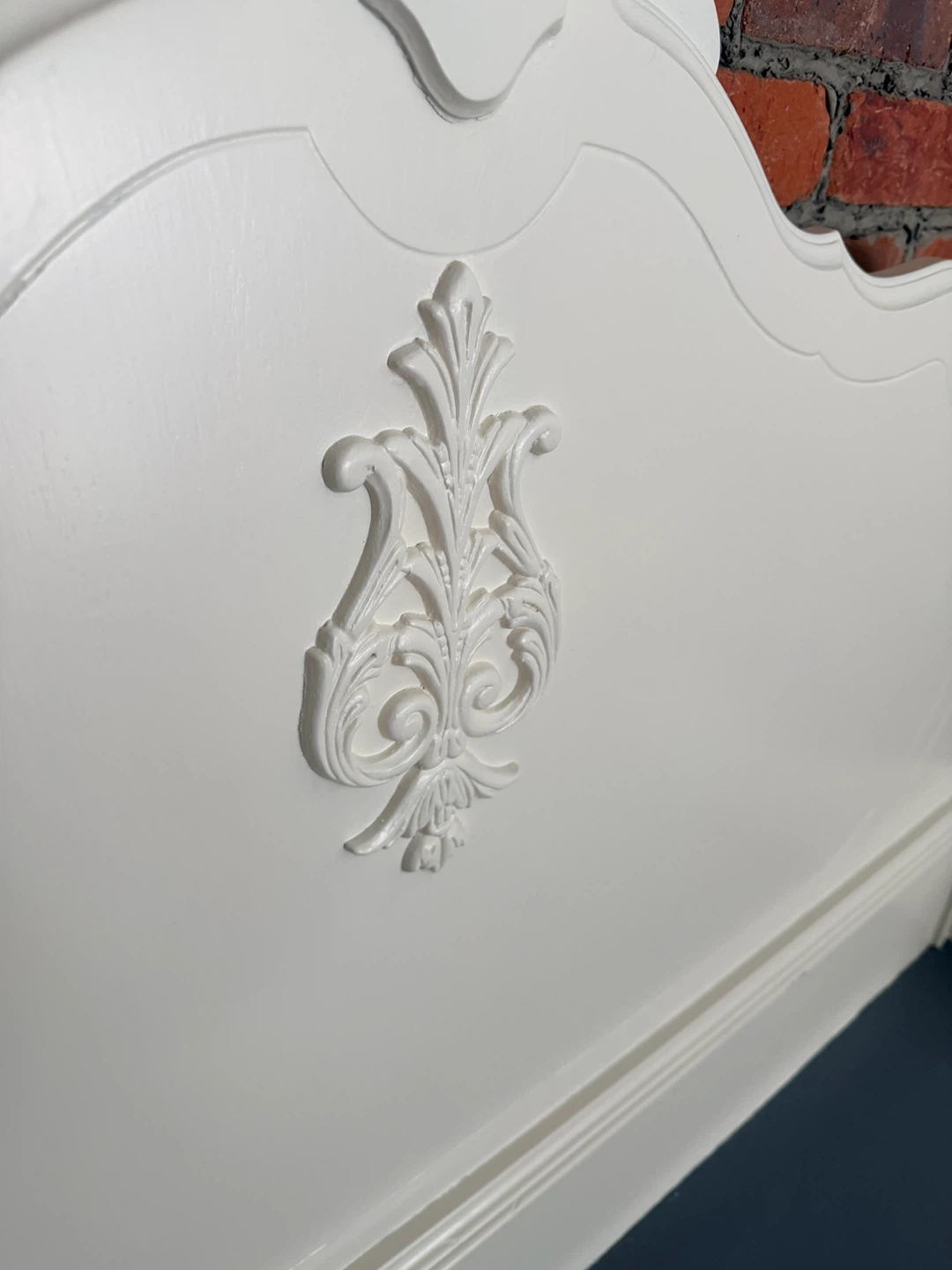 White Decorative Bench with Grey Seat - photo 2