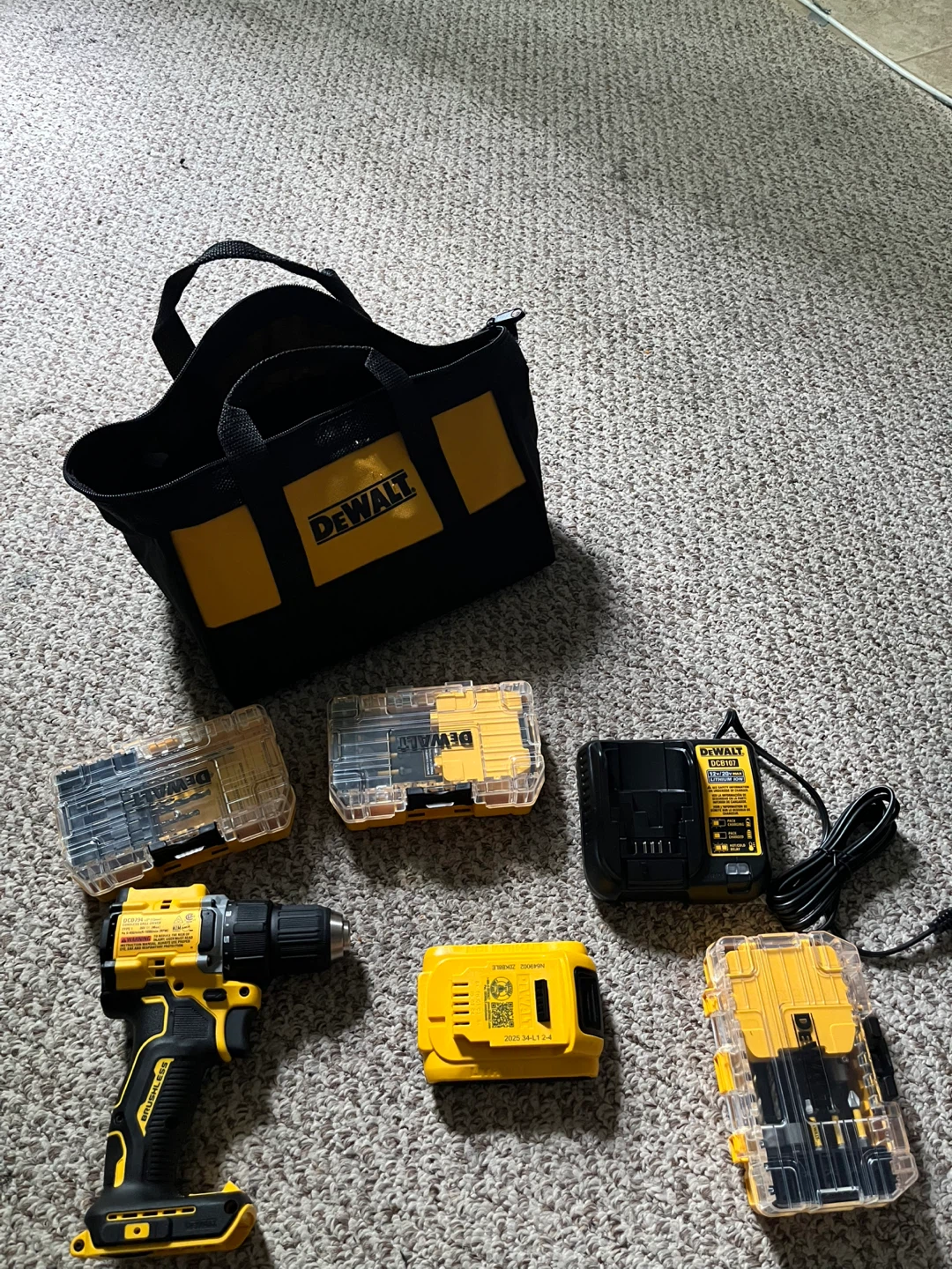 DeWalt 20V MAX Brushless Drill Driver Kit
