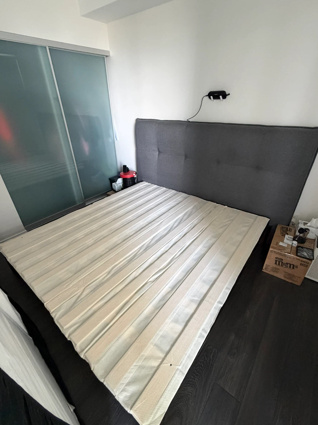 King size Bed frame with mattress support and headboard - photo 2