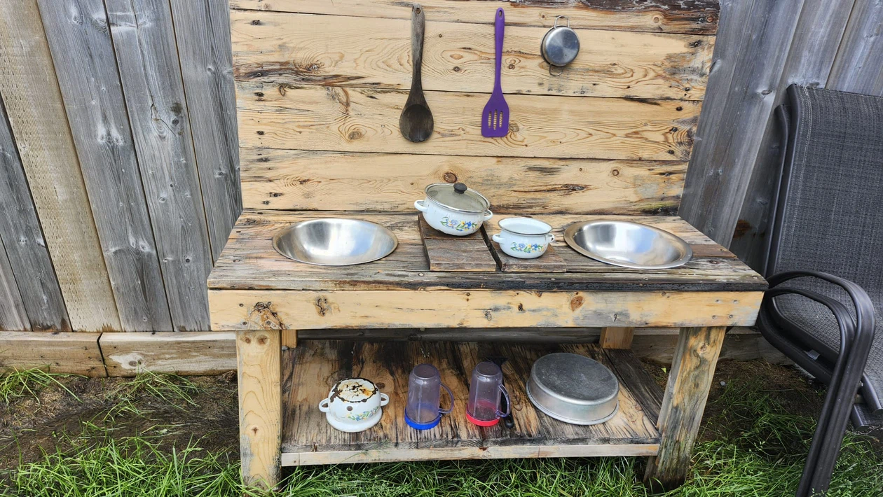 Wooden Mud Kitchen with Accessories