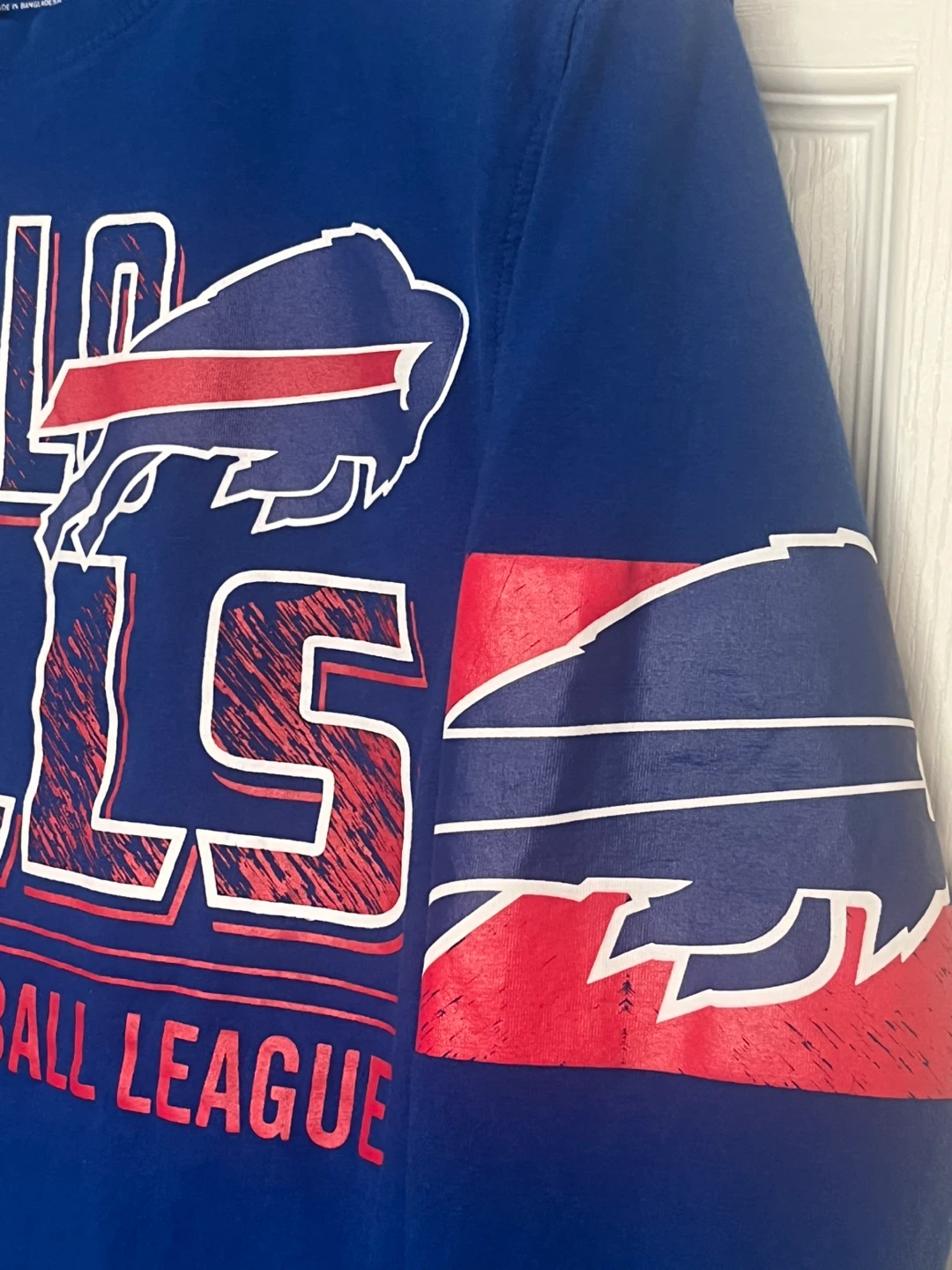 NFL Buffalo Bills Long Sleeve T-Shirt • Men’s Medium - photo 4