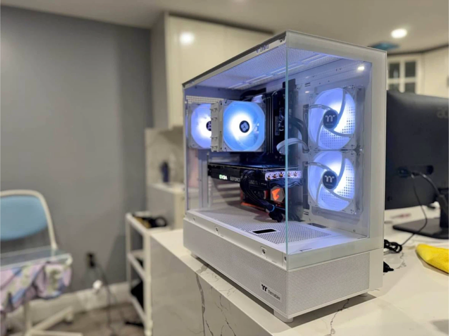White gaming pc + monitor - photo 3