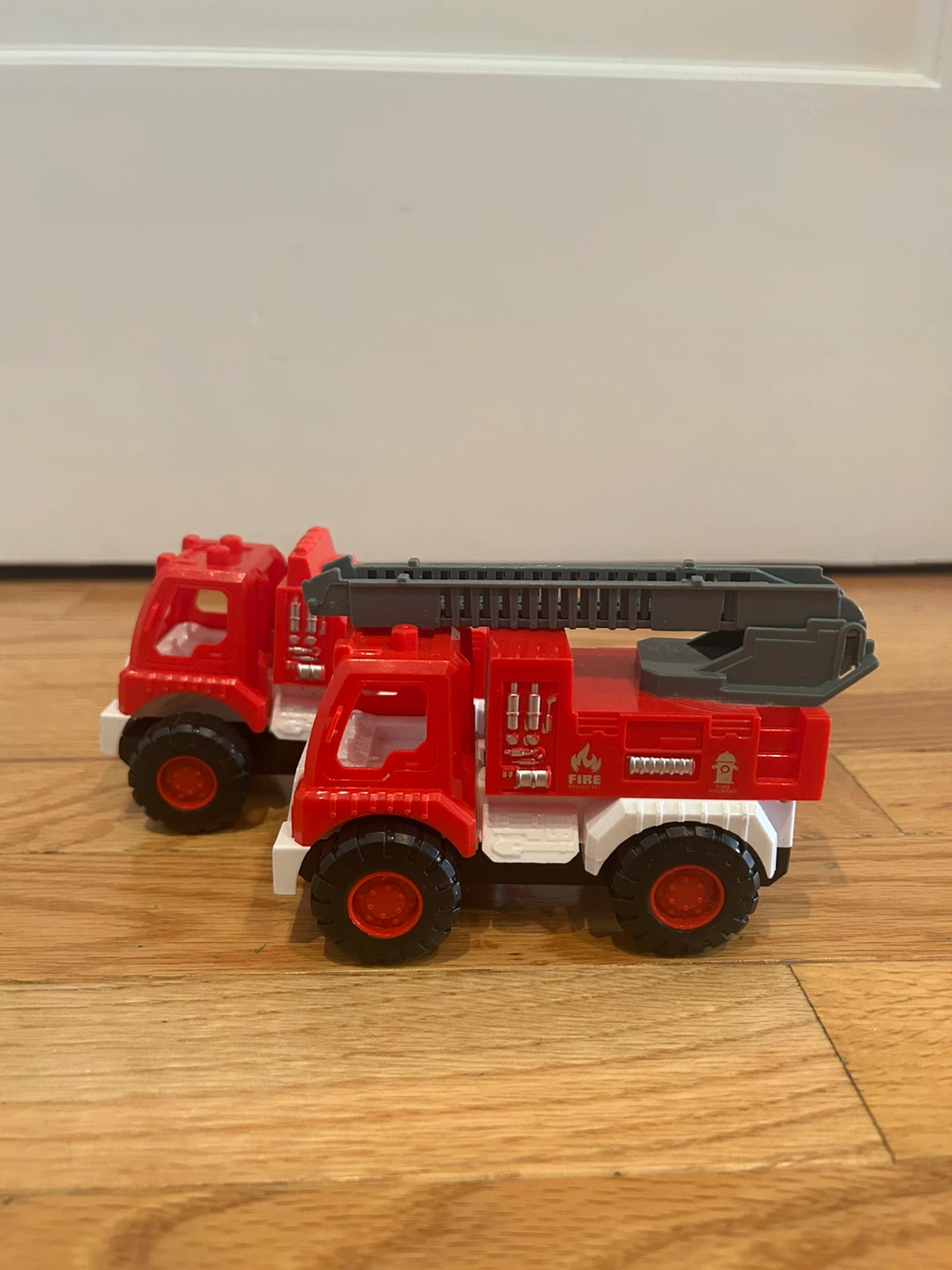 Set of 2 Red Toy Fire Trucks with Ladders - photo 2