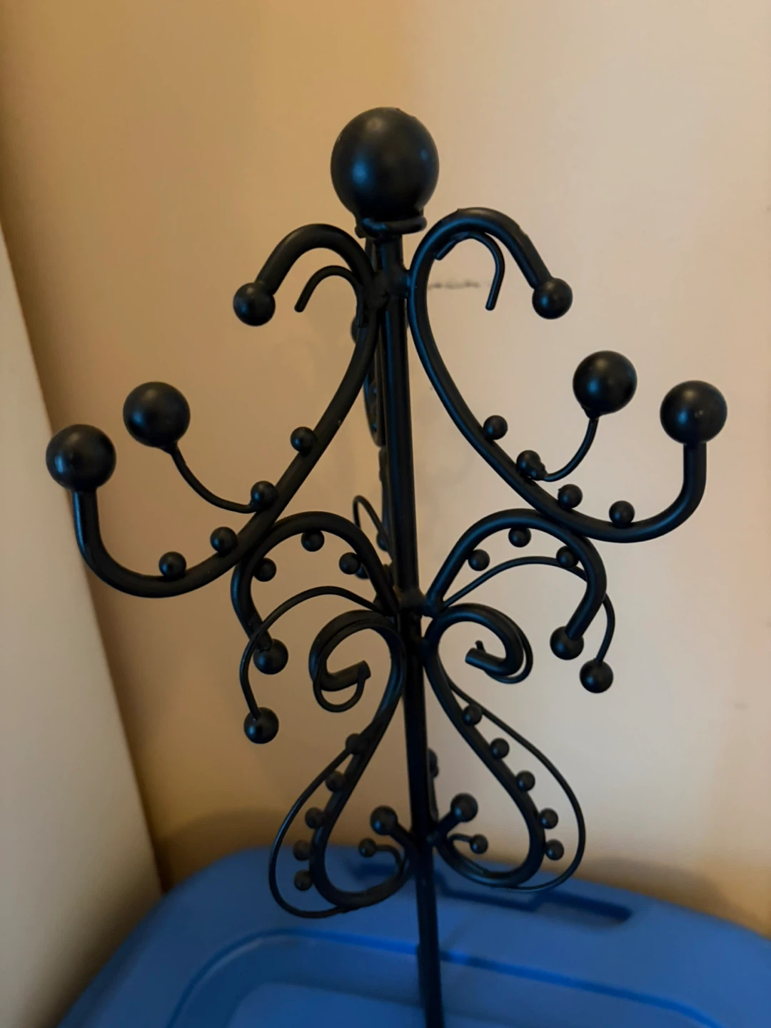 Black Metal Decorative Jewelry Stand