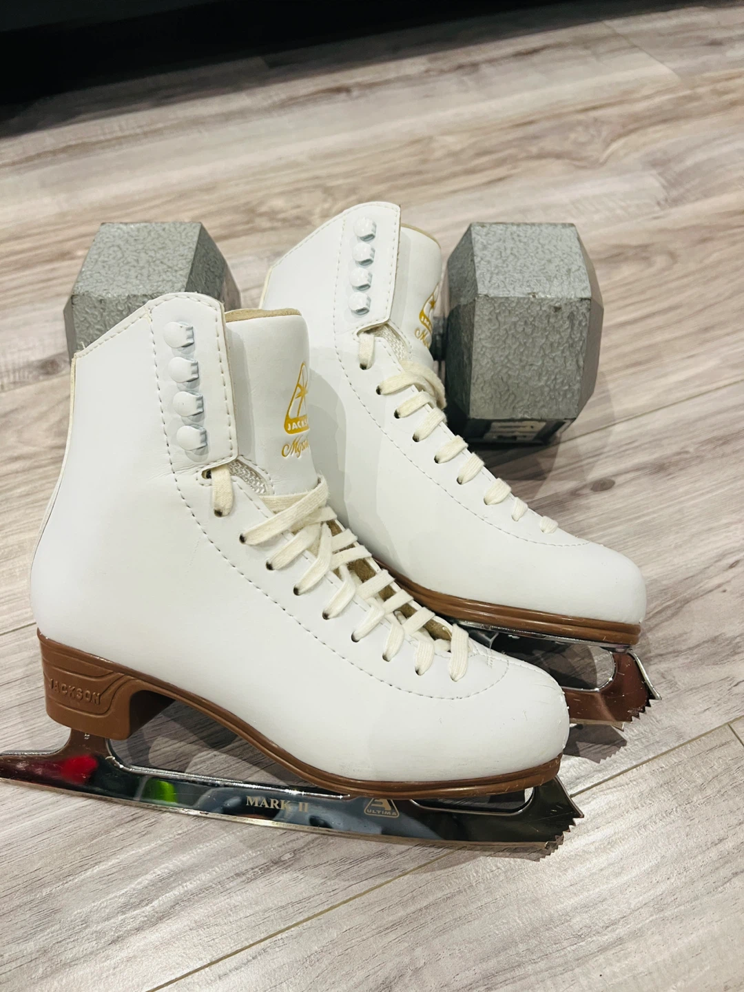 Jackson Mystique Skates 4.5 + ZÜCA Bag + Crash Shorts