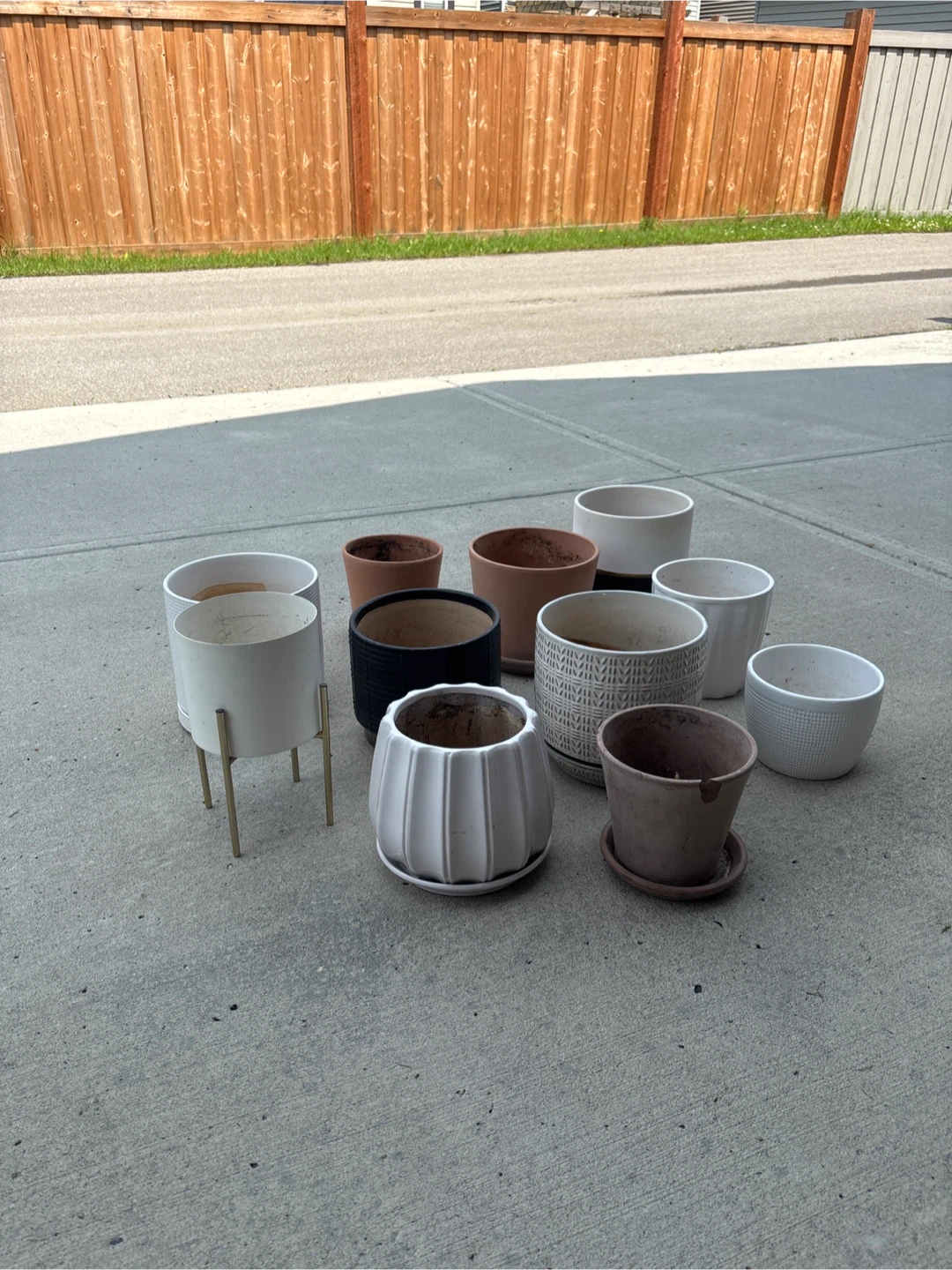 Assorted planter pots
