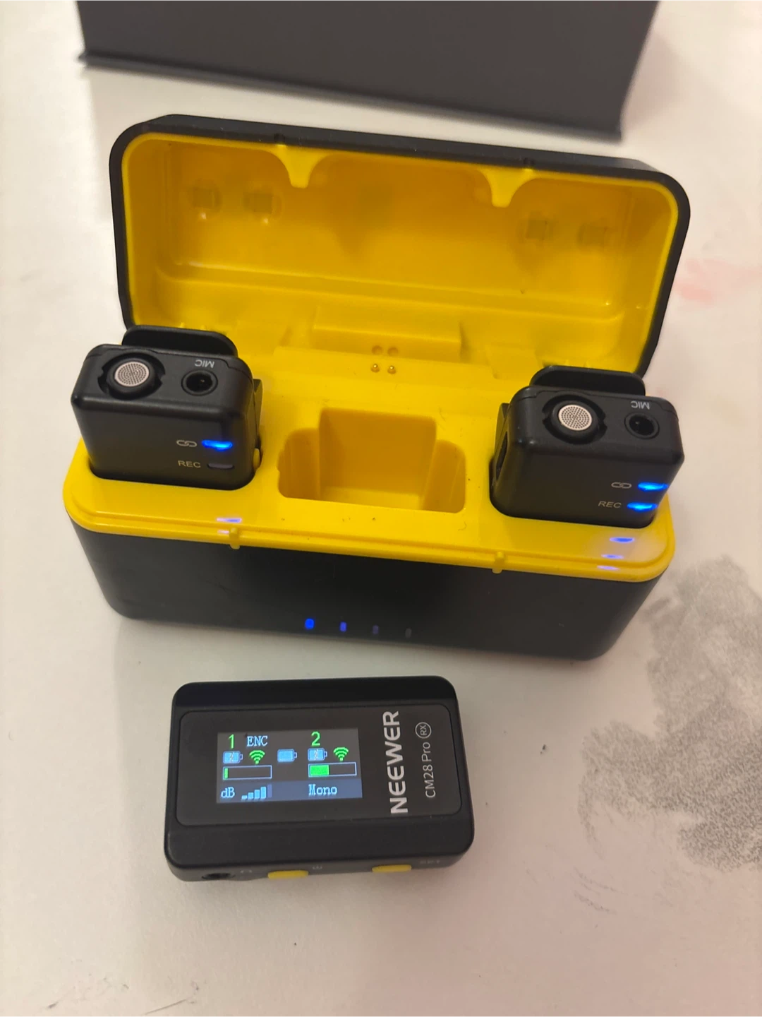 Neewer CM28 Pro Wireless Microphone System