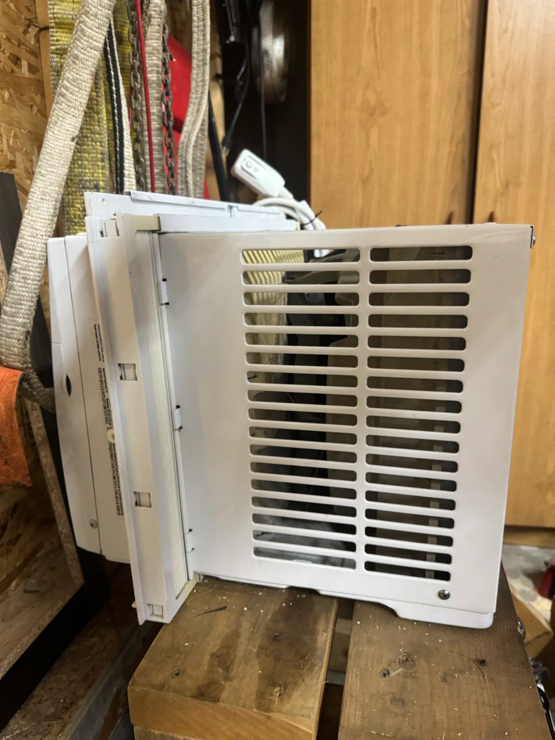 Window air conditioner. - photo 5